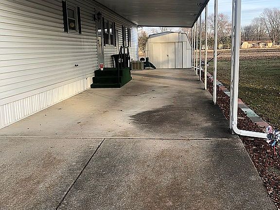 4th image of 306 White Oak Dr
