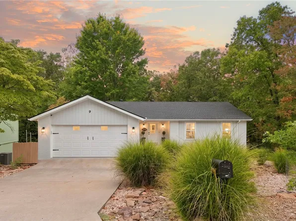 9 Whitton Ln, Bella Vista, AR 72714