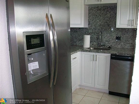 3rd image of 8401 Lagos De Campo Blvd APT V102