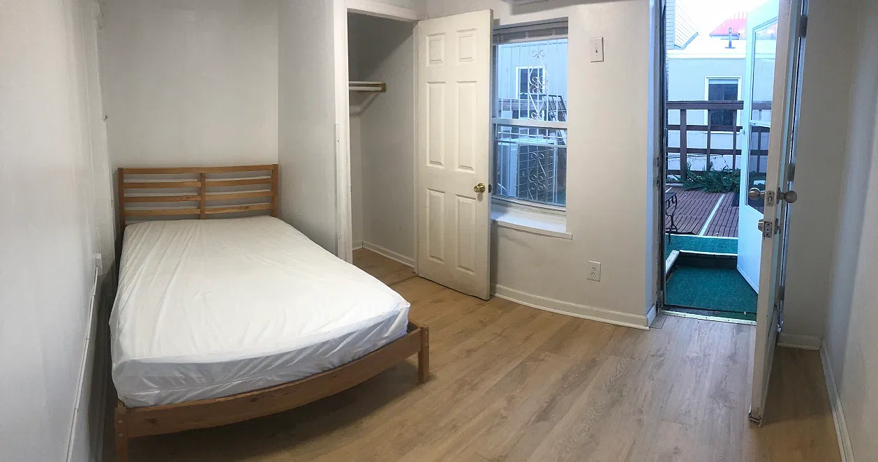 1 bed, 350 sqft, $1,300 — Photo 3