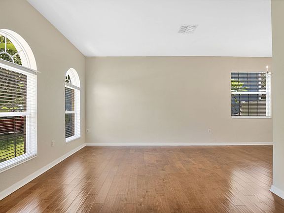 3rd image of 542 Groves End Ln