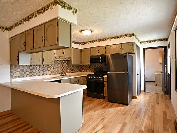 4th image of 457 Avon Ct
