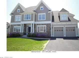 1 Colonial Dr S, Bloomfield, CT 06002