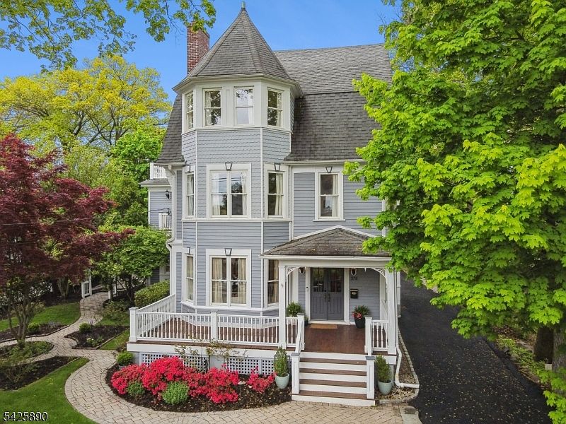 1st image of 378 Park St