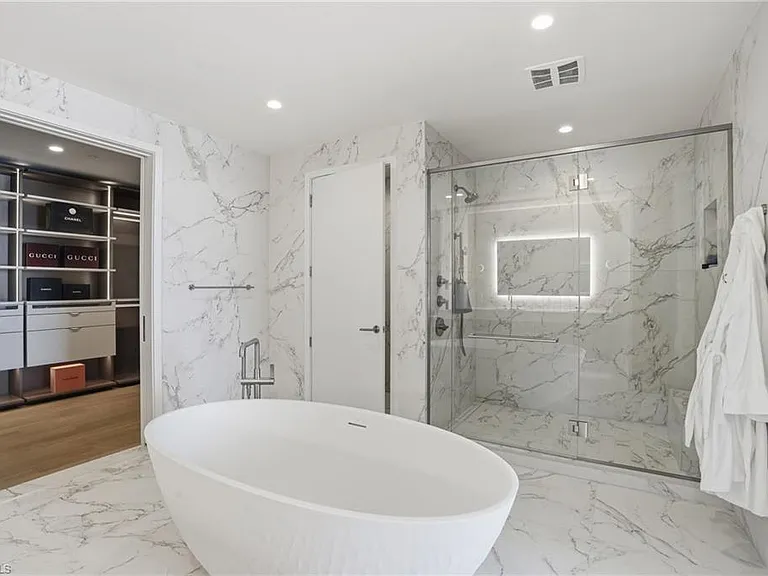 5100 Seagrass Blvd #201 — Photo 7