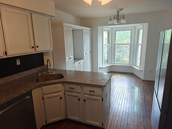 4th image of 421 Cedartop Ct