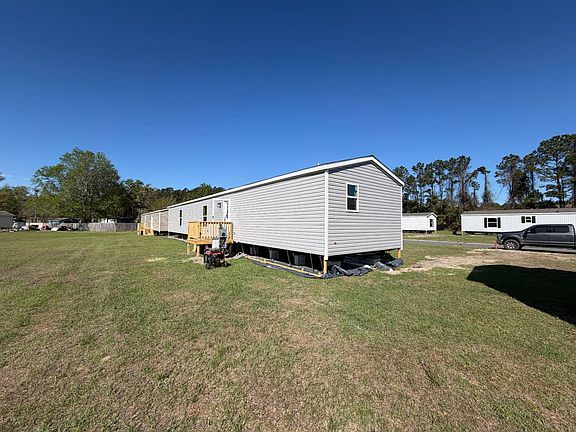 3rd image of 148 Merritt Cir