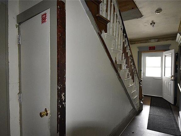 4th image of 142 Elm St