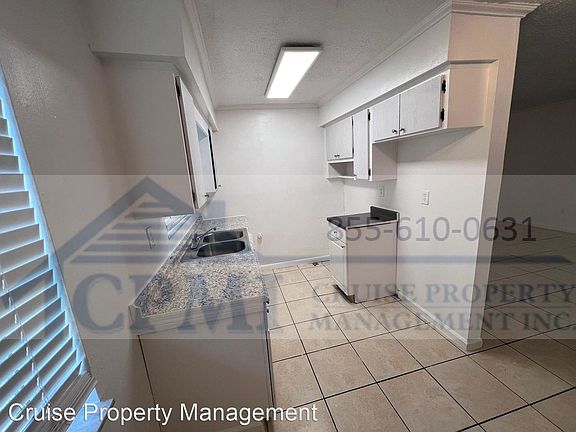 5th image of 3751 SW 59th Ter Unit 1