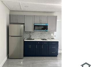 1106 Woodcrest Rd W, West Palm Beach, FL 33417