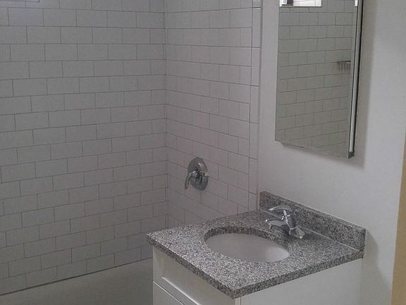 5th image of 3135 Crescent St APT 1L
