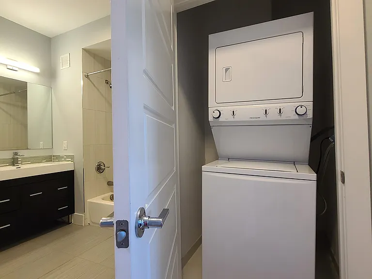 5711 Washington St #404 — Photo 13