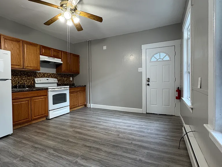 69 Kinsley St #1-D — Photo 6