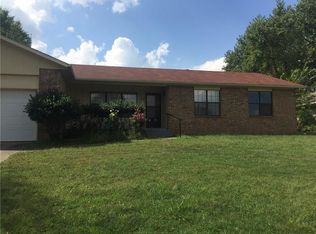 802 S Riviera Dr, Rogers, AR 72758