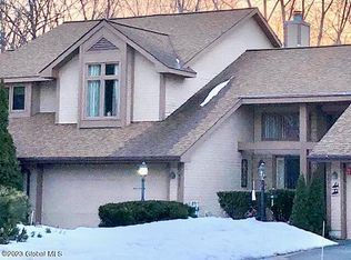 4073 Georgetown Sq, Schenectady, NY 12303
