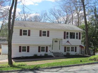 13 Acorn St, Stanhope, NJ 07874