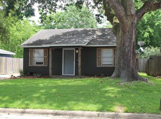 1025 McArthur Dr, Pt Neches, TX 77651