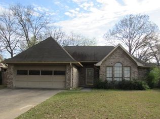 202 Hidden Lake Dr, Longview, TX 75604