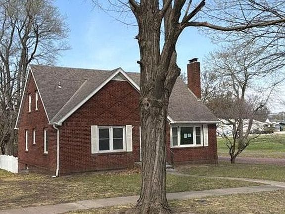 3rd image of 1700 Olive St