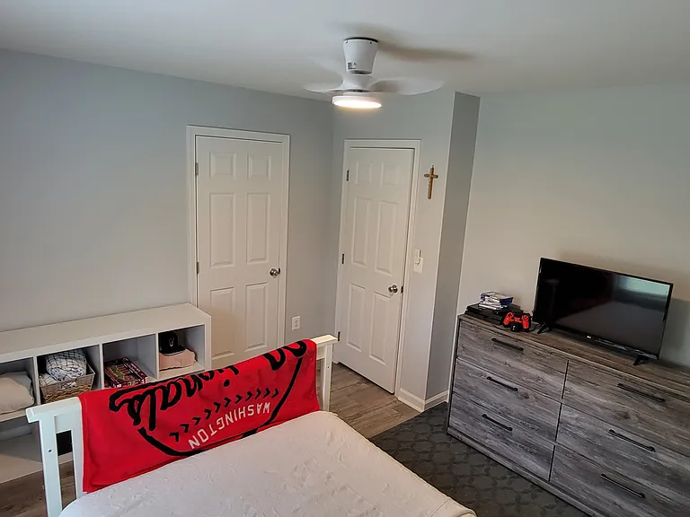 2nd bedroom