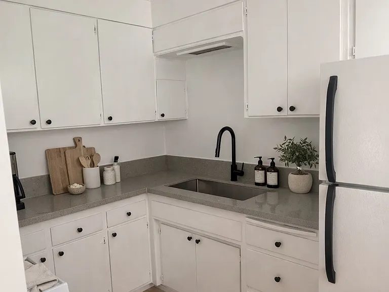 2413 Hidalgo Ave — Photo 5