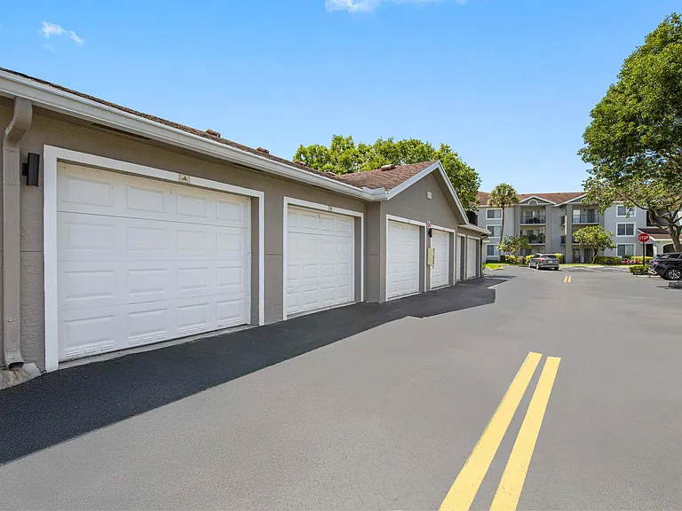 Tamarac FL apartments For Rent | Coral Vista Luxury Apartments | Apartments near Coral Springs