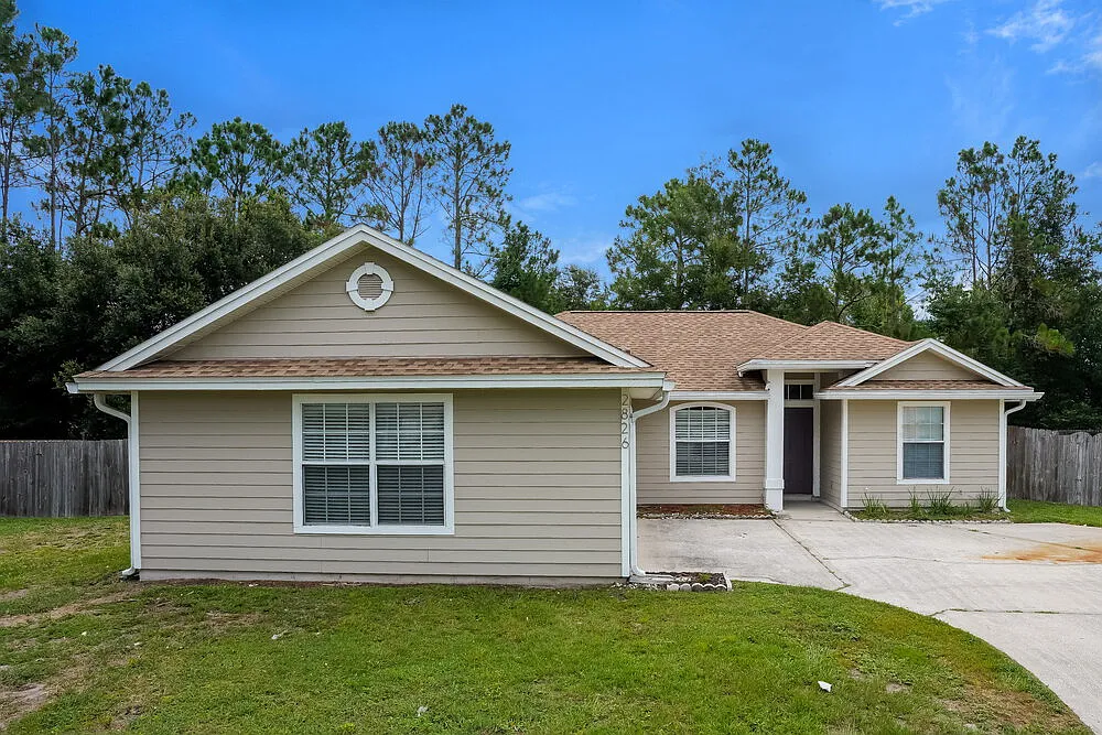 3 bed, 2.0 bath, 1383 sqft, $2,010 — Photo 1