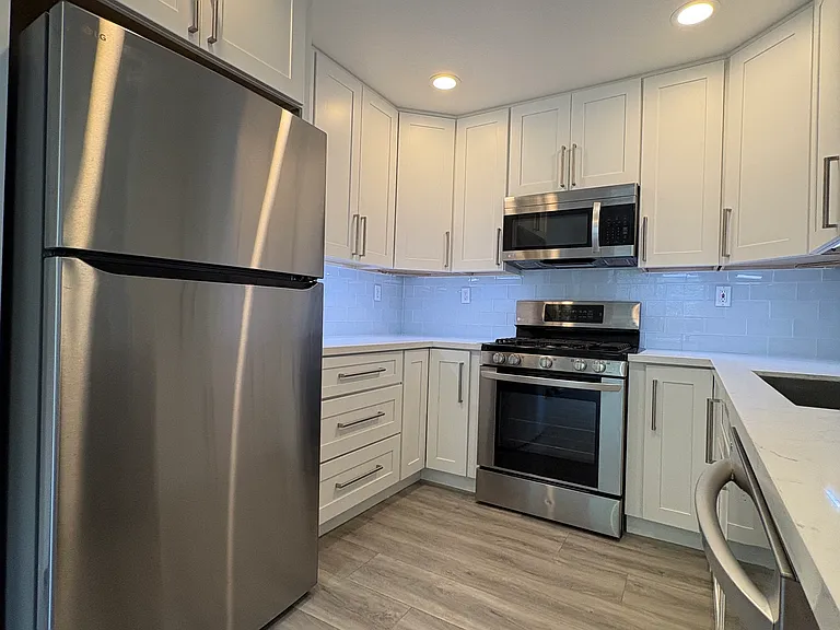 25735 Perlman Pl #A — Photo 3