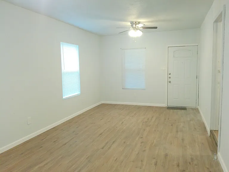 225 Watson St — Photo 15