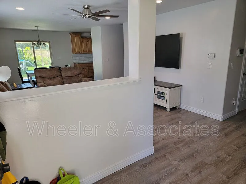 4 bed, 2.5 bath, 1904 sqft, $2,150 — Photo 4