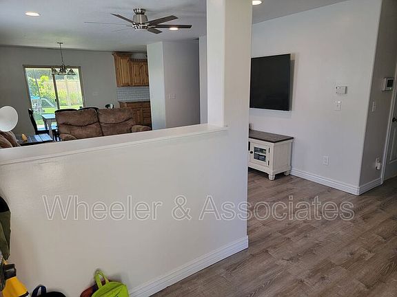 4th image of 641 W 1325 N