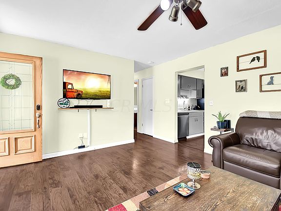 3rd image of 207 Lakeview Ct