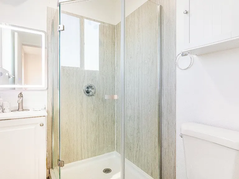 1815 W Adams Blvd — Photo 47