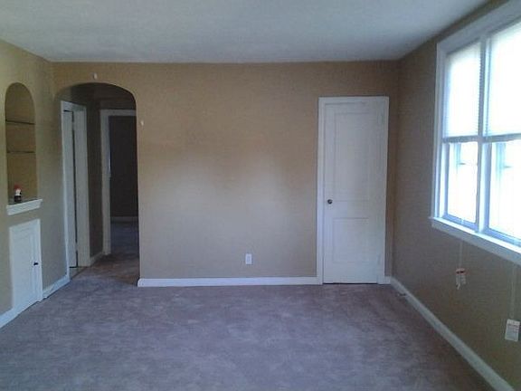 1041 Fanshawe St. Living Room