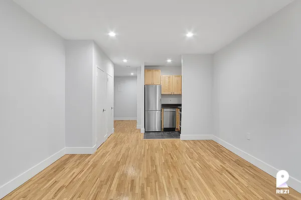 Rented by REZI | media 2