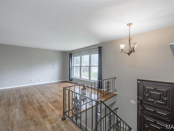 4th image of 1439 Twin Oaks Dr