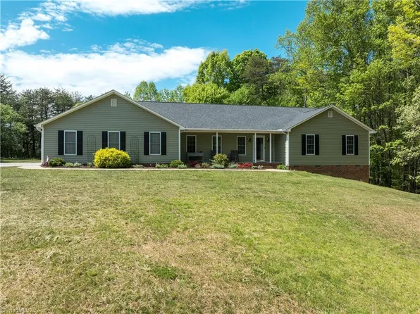 8607 Boones Landing Dr, Stokesdale, NC 27357