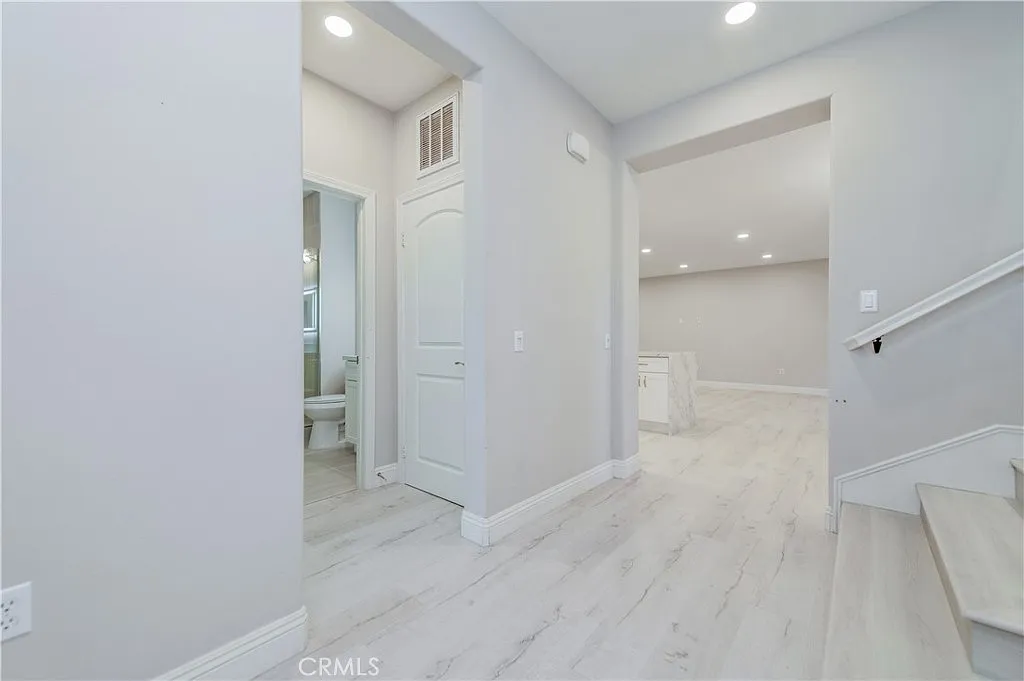 3 bed, 2122 sqft, $5,200 — Photo 3