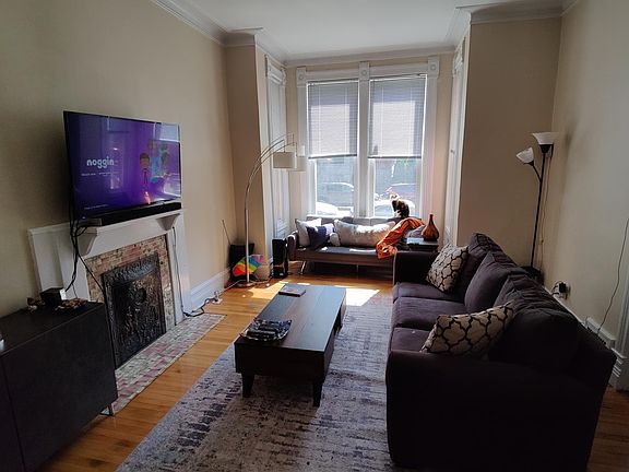 2nd image of 708 W Melrose St Unit 1