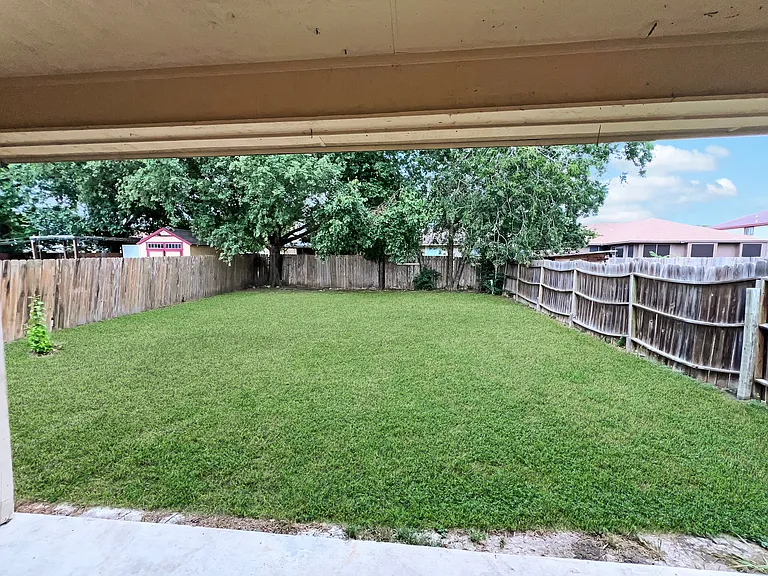 7038 Lynn Lake Dr — Photo 15