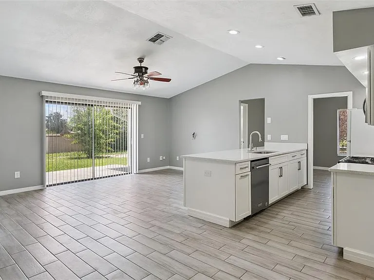 1431 Sackett Cir — Photo 5