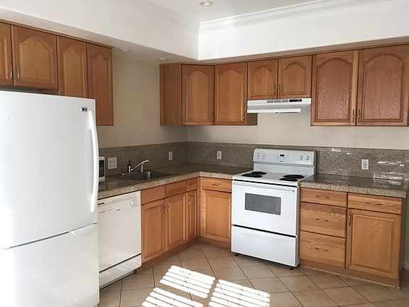 2nd image of 1007 E Alder St