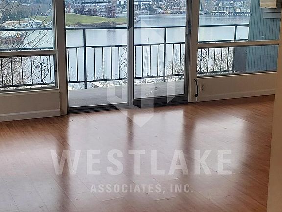 4th image of 2558 Dexter Ave N APT 301
