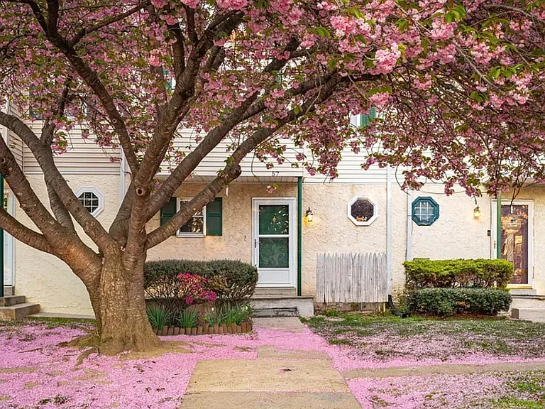 57 Brighton Ct #57 — Photo 1