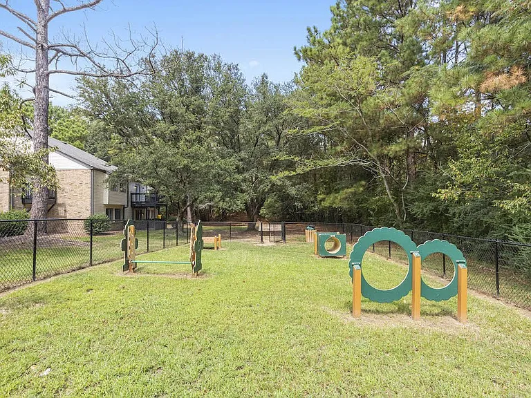 The Onyx Hoover Apartments — Photo 11