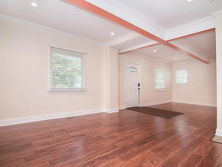 301 W Kingston Ave — Photo 32