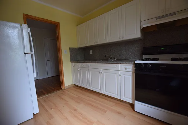 Rented by NYC Realty Brokers LLC | media 8
