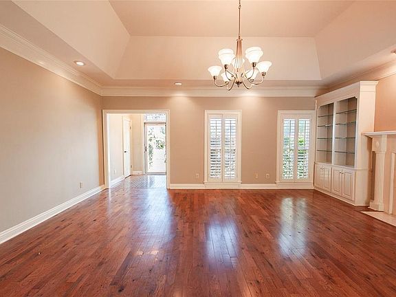 5th image of 152 Charleston Ct N