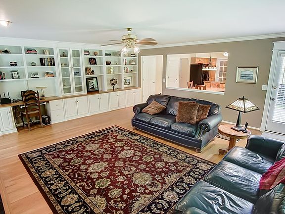 4th image of 5696 Heathwood Ct