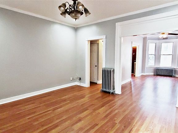 4th image of 215 Clinton Ave